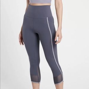 Athleta Salutation Stash Pocket II Capri